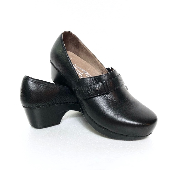 Dansko Shoes - 😍 BRAND NEW Dansko Black Clog Shoes Size 36!